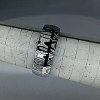 Alliance en damas et or gris facettée 7 MM | Bijoux damas - Pouillon (40)