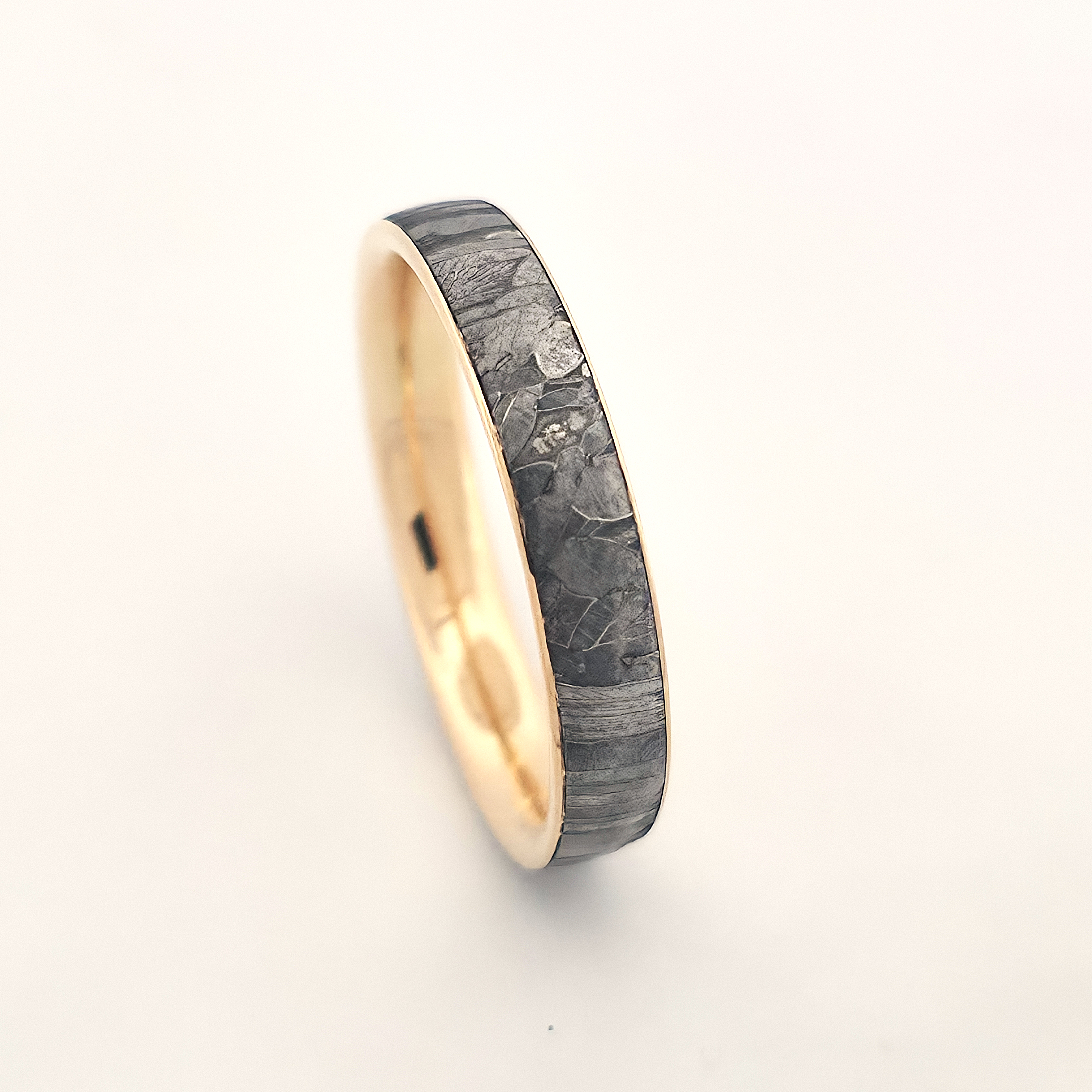 Alliance en météorite, intérieur et bord Or Jaune 750/1000