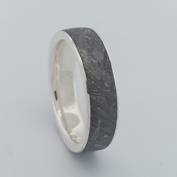 Bague en météorite, intérieur et bords en argent 925/1000. – Image 3