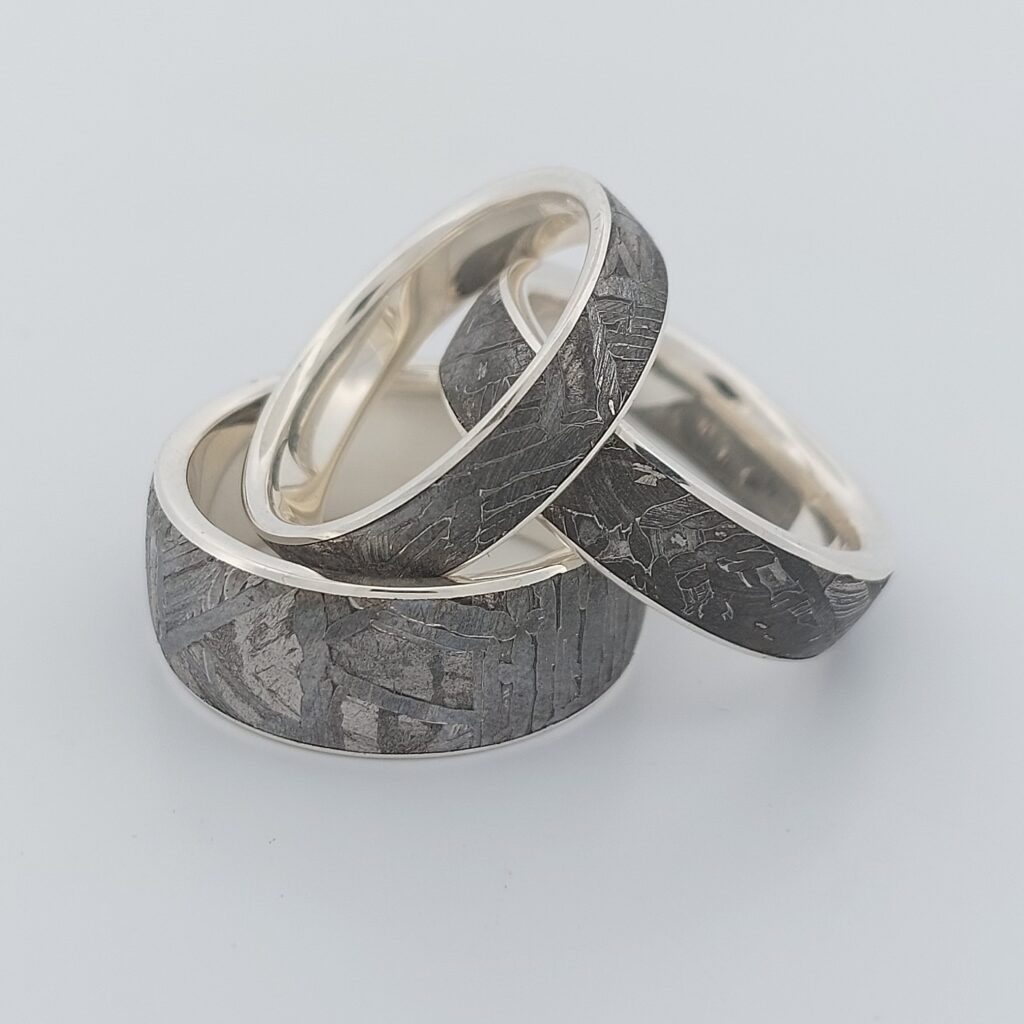Alliance en météorite, intérieur et bord en argent 925/1000