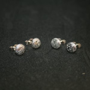 puce d'oreille en acier de damas, made in france landes sur mesure bijoux damas ,damascus