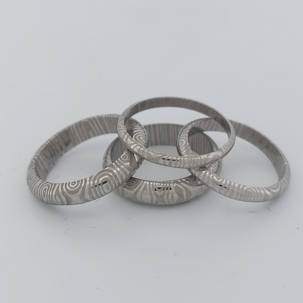 Demi-jonc/ bague en acier de damas Fenja