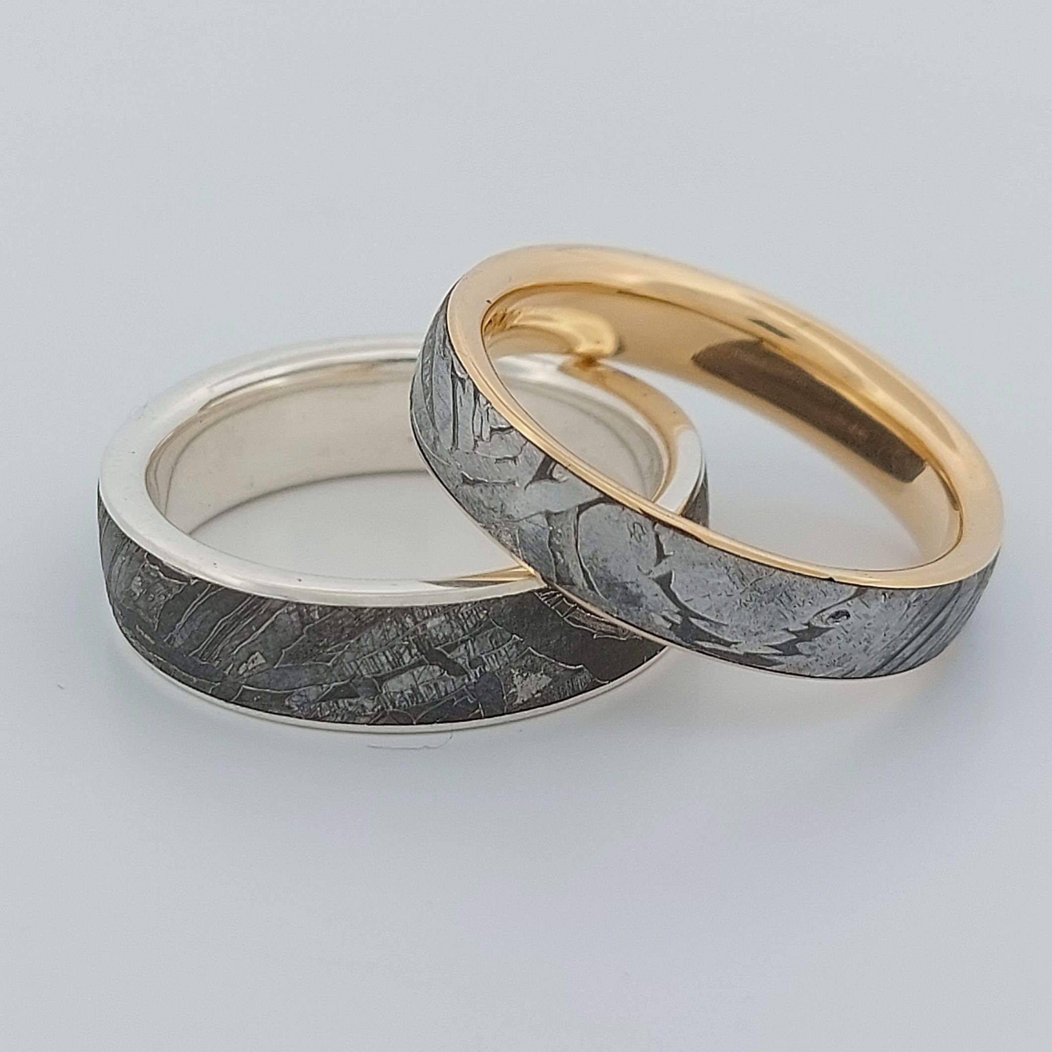 Alliance en météorite, intérieur et bord en argent 925/1000 & Or Jaune 750/1000