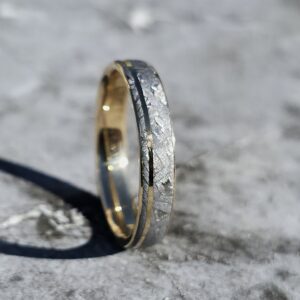 Alliance-bague en météorite et Or jaune